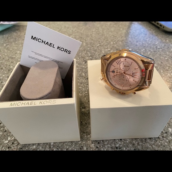Michael Kors Oversized Rose Gold Tone ladies watch - Picture 1 of 5